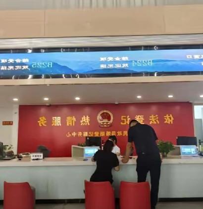 这就是命啊！3月5日，一对夫妻闹离婚，在去民政局的路上，妻子突然不舒服，恶心呕吐