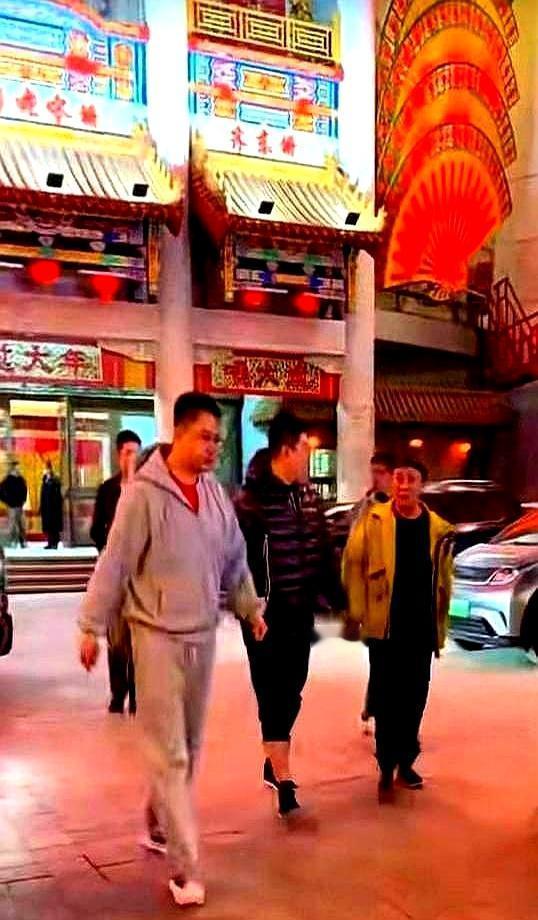 花1万买的鹅绒服，竟还没同事800块的暖和。你以为砸钱买的是顶级保暖和面子