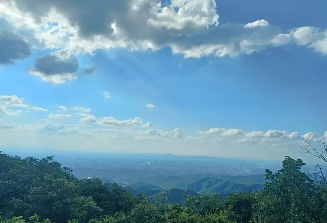 女朋友微信竟然不绑卡！！！第一次跟她一起出去外面逛，她手机直接放在桌子上就跟我一