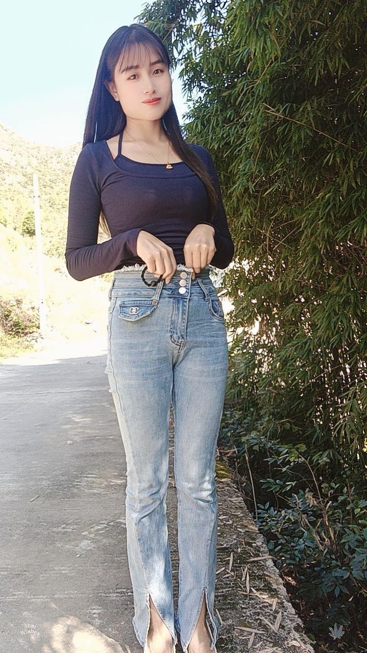 牛仔裤穿搭 好身材好气质 长发及腰的小姐姐