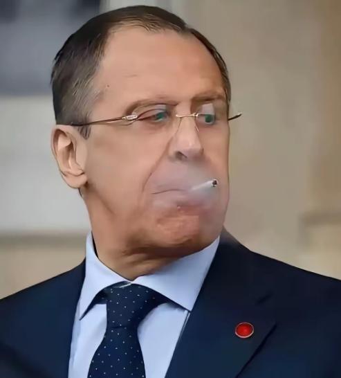 那个俄罗斯老头，拉夫罗夫，一句话就把天给聊透了。他曾说，美国人怕我们，是因为在全