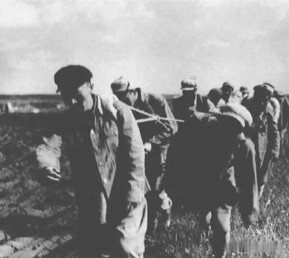 【开国功臣图片故事258】1949年平津战役后，万毅被任命为第四野战军特种兵司