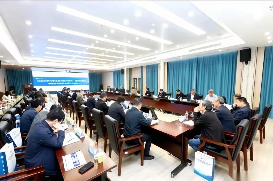 谁懂啊！7个院士、9个国内顶级教授挤一块儿开“诊断会”，这阵仗给重点985撑场面