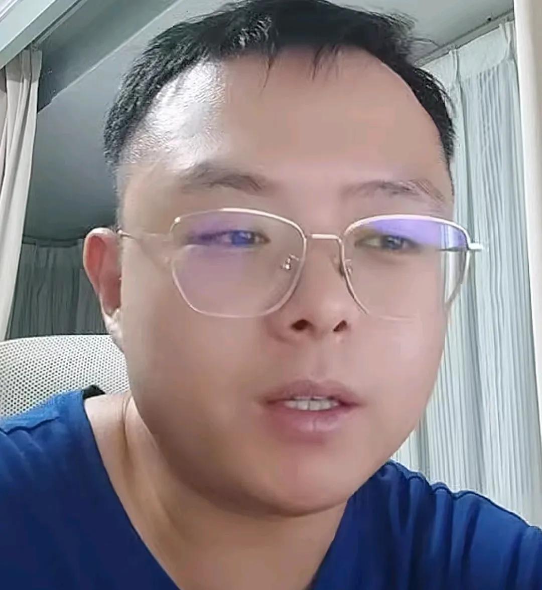媒体人苗原表示，其实上海海港还是有降级的风险的。在一场中超比赛复盘直播中，媒体