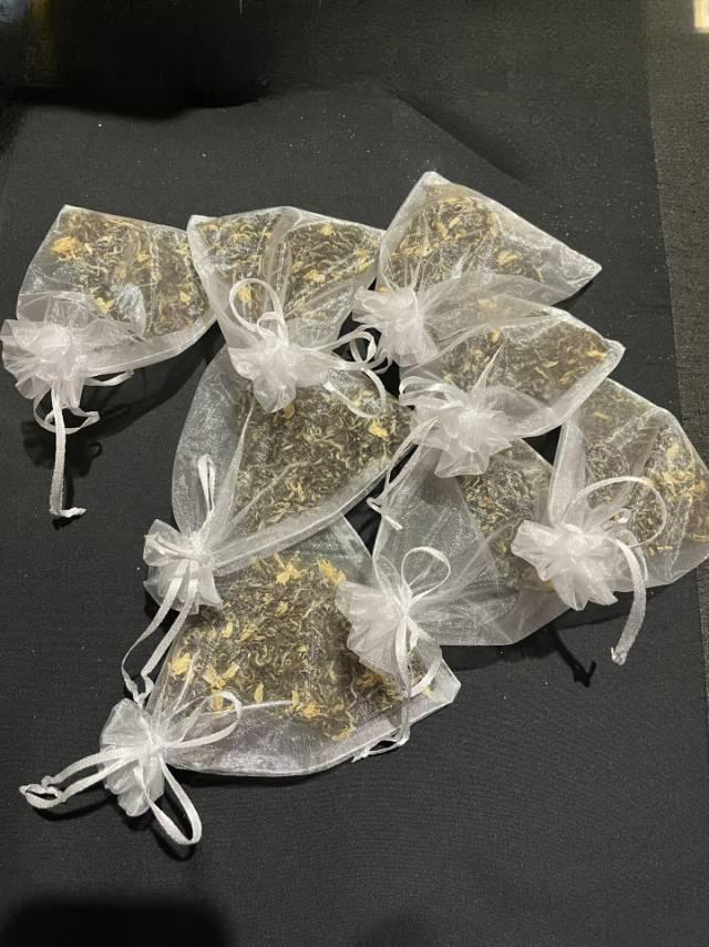 家里喝不完、放过期的旧茶叶，大家千万别随手丢掉，真的是居家宝藏好物。每年一