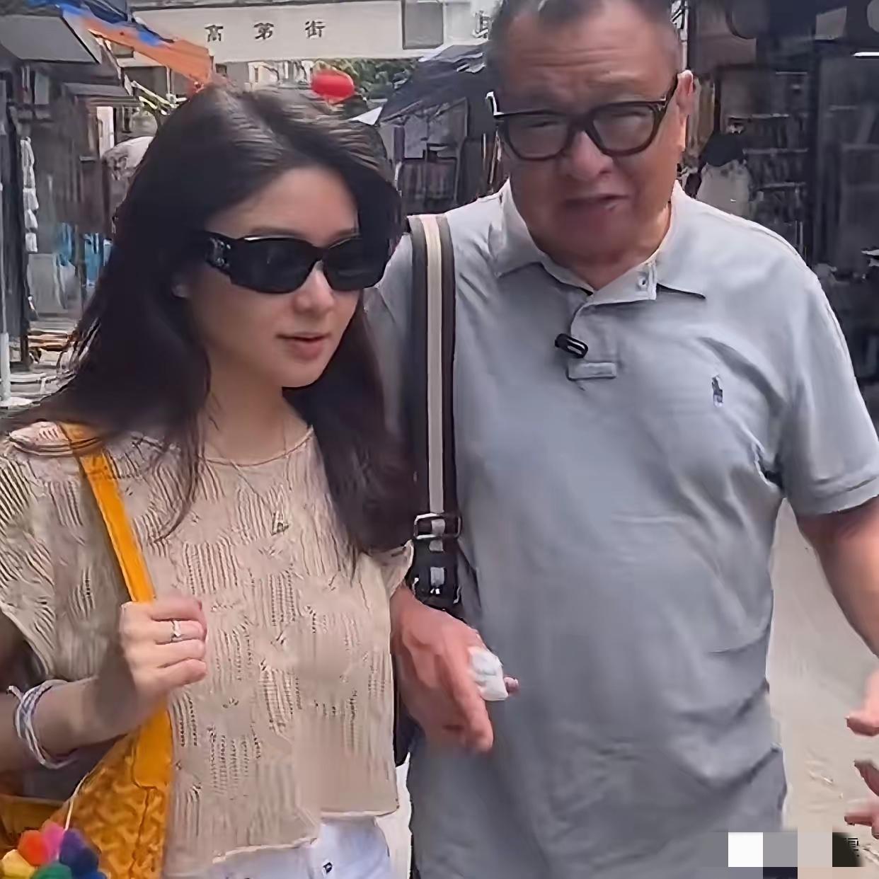 这下明白了,许绍雄最后那段路为何走得那么急。他拉着女儿在广州许地老宅拍视频时