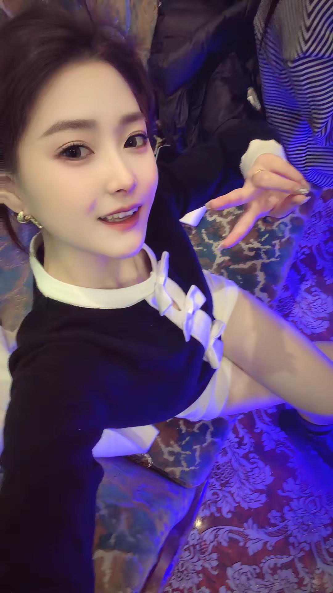 我朋友说我五官太正了往这一坐像她们点的小jie