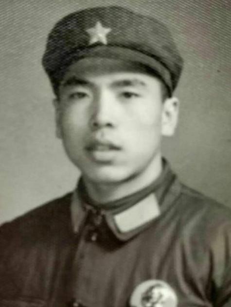 1979年，四川一位农户得知自己的儿子在战场上英勇捐躯，伤心欲绝，谁知，当他翻开