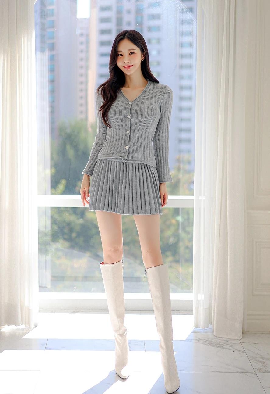 孙允珠-都市甜心穿搭，灰色针织裙搭配高筒靴，优雅迷人！👗👢怎样穿才显得更有品