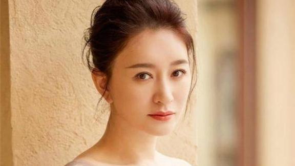 你知道吗？李小冉短短两周经历了什么2026年4月上旬，李小冉在《乘风2026