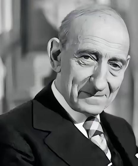 法国思想家雷蒙.阿隆说:​​苏联和法西斯并无区别，那里没有政治自由，人民只