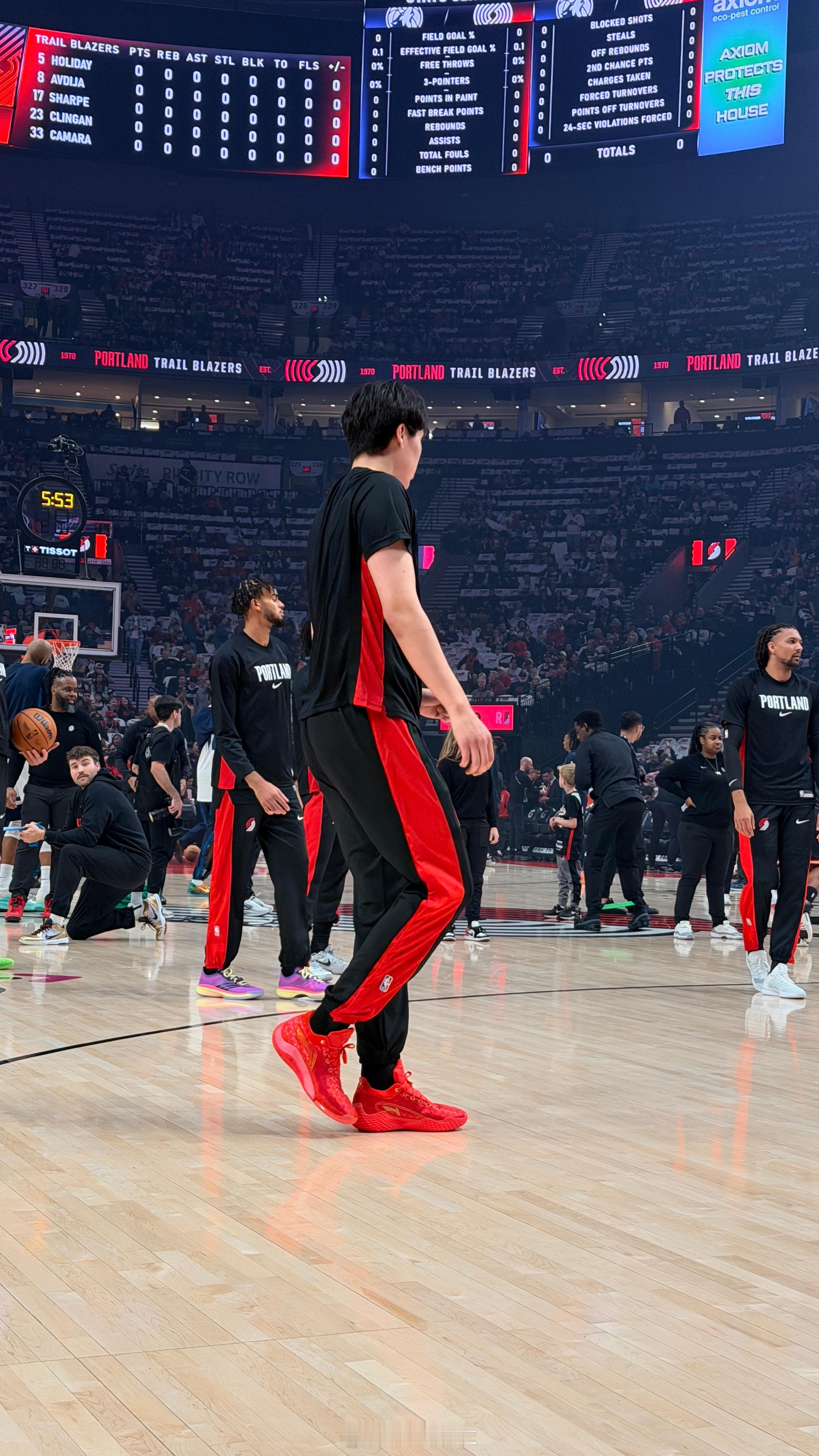 杨瀚森NBA常规赛首秀登场5分16秒，依靠罚篮2中2得到2分1篮板0失误1犯规，