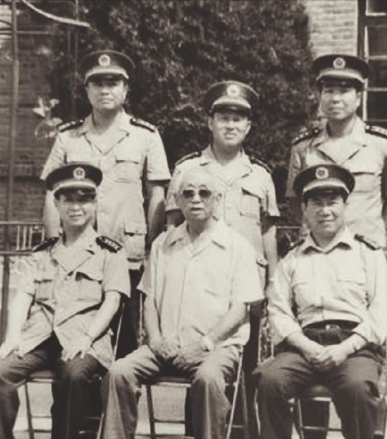 1985年，兰州军区司令郑维山中将正式离休，前往成都休养身体。几天后，成都军区管