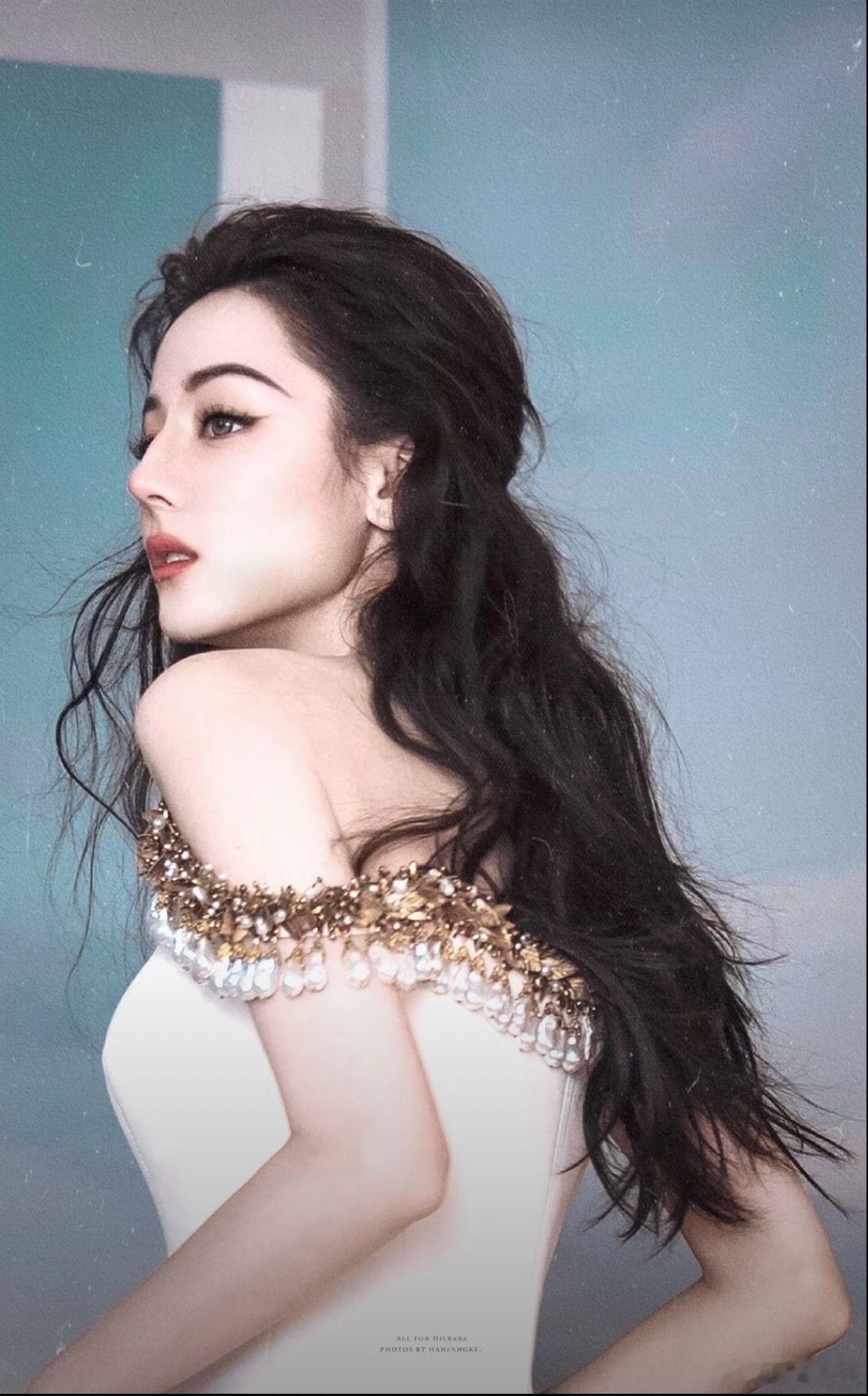 侧颜绝杀迪丽热巴