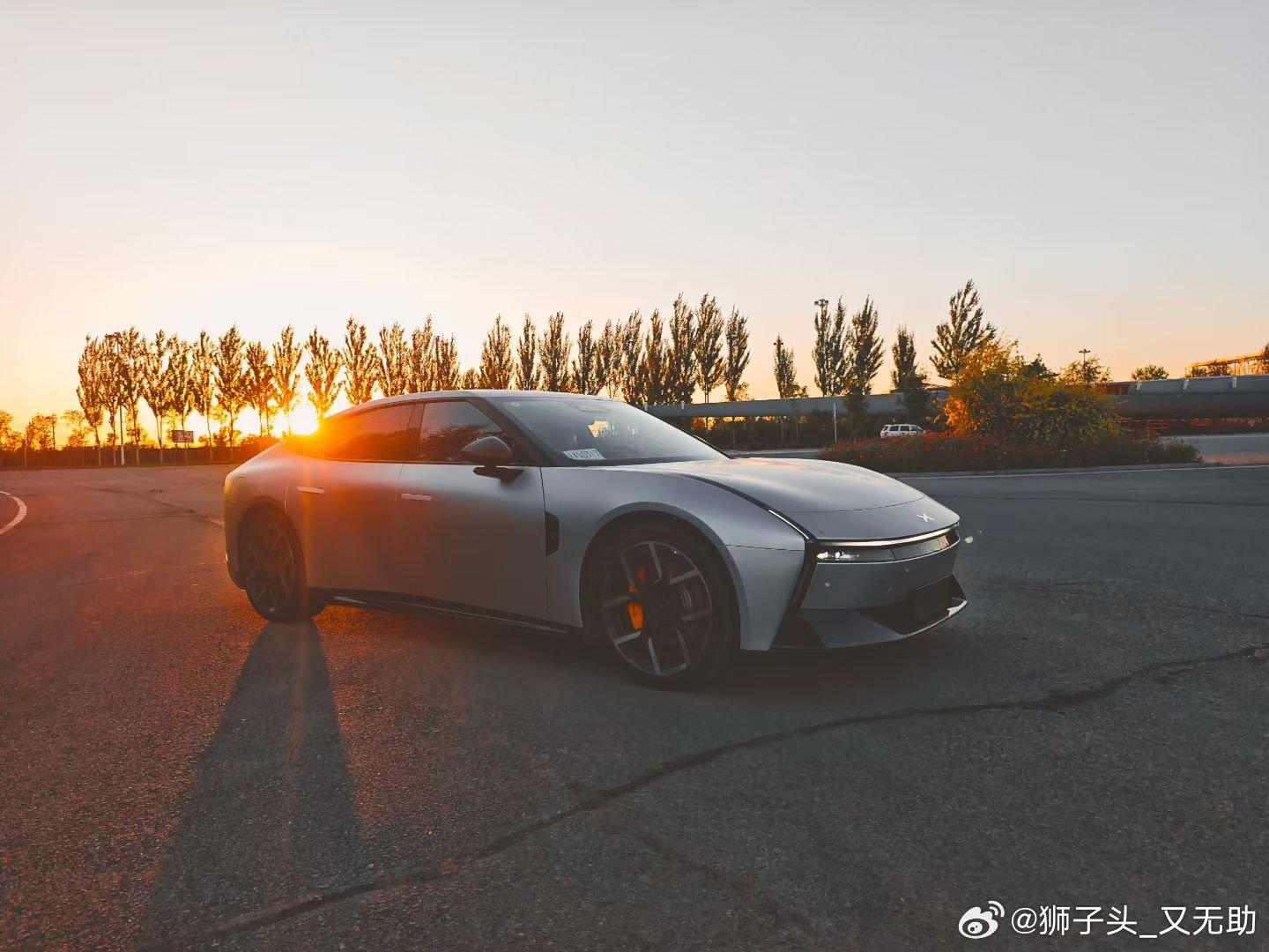 说两点全新小鹏P7做的很差劲的地方。一个是能耗太差劲了，能耗还不如我之前的老G9