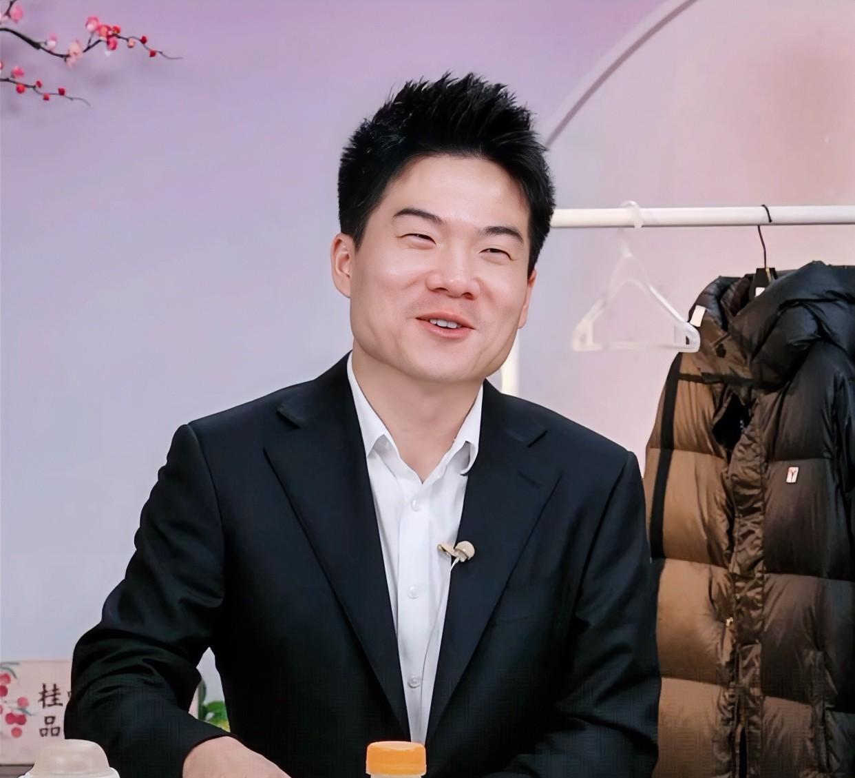 董宇辉下播前预告了再见面是7月15日会有一个访谈并非网上说的20天后5天