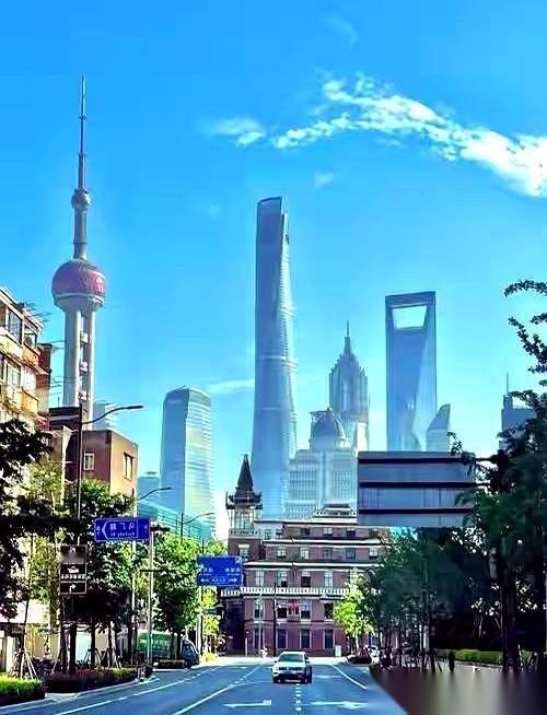 刷到个“高论”，说上海楼市想牛起来，得全面放开限购。本地人随便买，外地人也随便