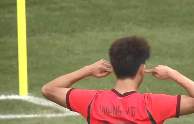 中场就换两人安东尼奥明显要加强中场对抗强度换人收到奇效中国队和乌兹别克斯