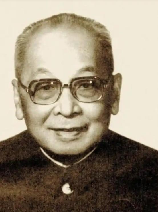 1985年，开国上将叶飞在病榻上听闻小女儿叶之枫因泄露国家机密被捕的消息，沉默良