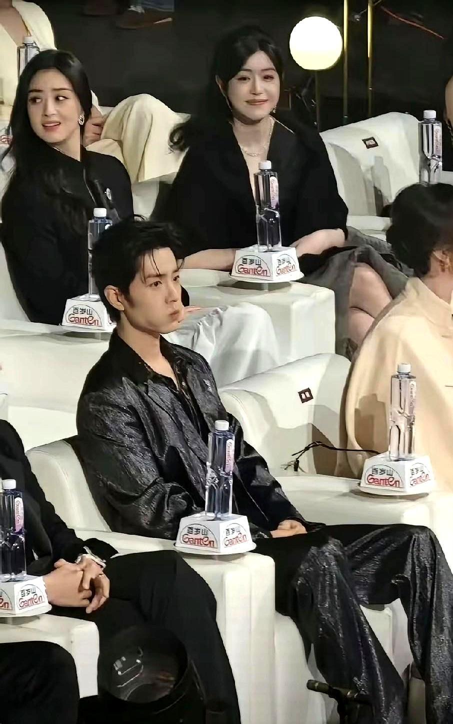 00后小学生的追星眼光，居然赢过了一半成年人。上周我还笑我家姑娘把肖战海报