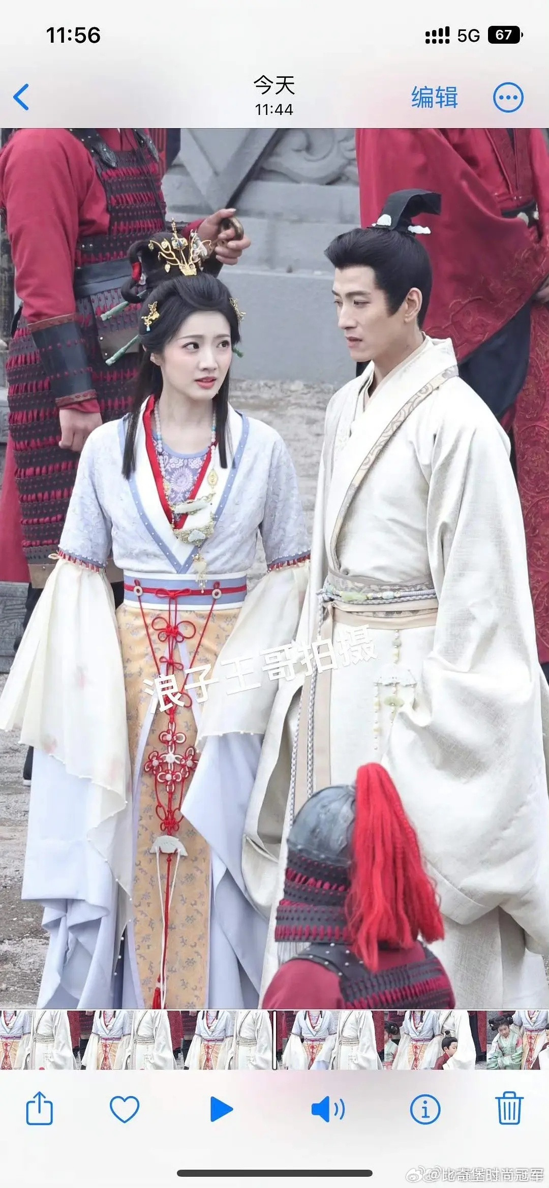 林允的颌面真的好绝，对比黄的下颌骨拐点简直是绝杀，黄有点让我幻视王玉雯（颜值低配