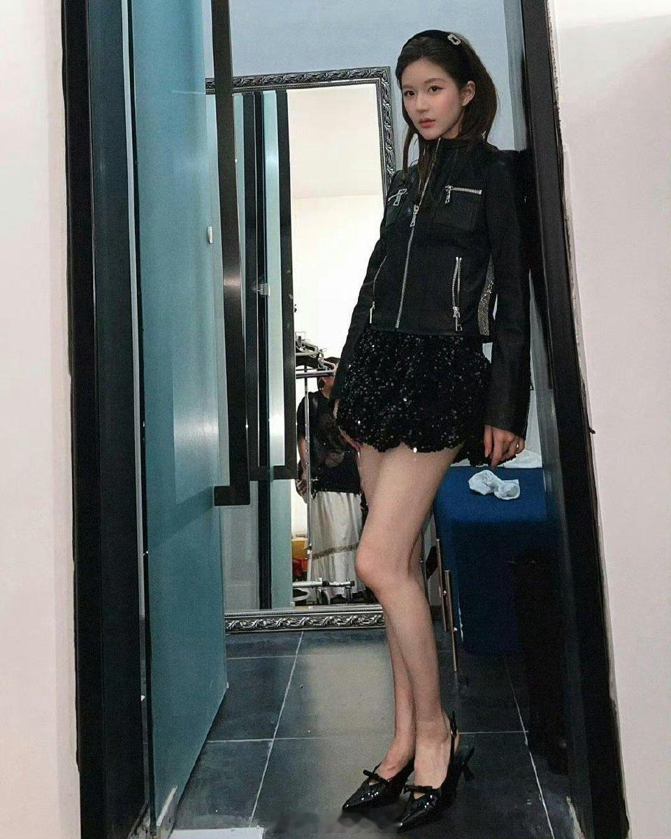 赵露思在ins上的营业这就是她外网比较🔥的原因吗？​​​