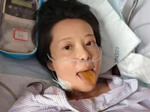袁立手术成功只谢天父不提医护，网友吵翻：救命的到底是谁？演员袁立做手术的事，