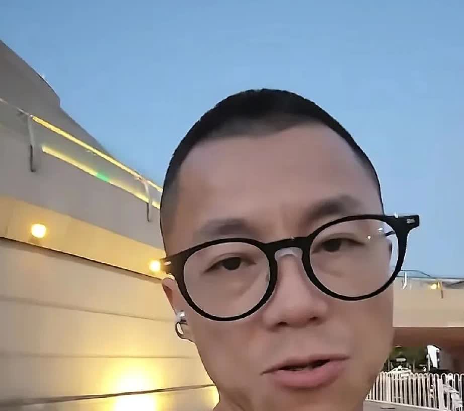 越来越对陈震看不起了，他正在被反噬，之前什么“充值震”的号称也没有对此感到什么不