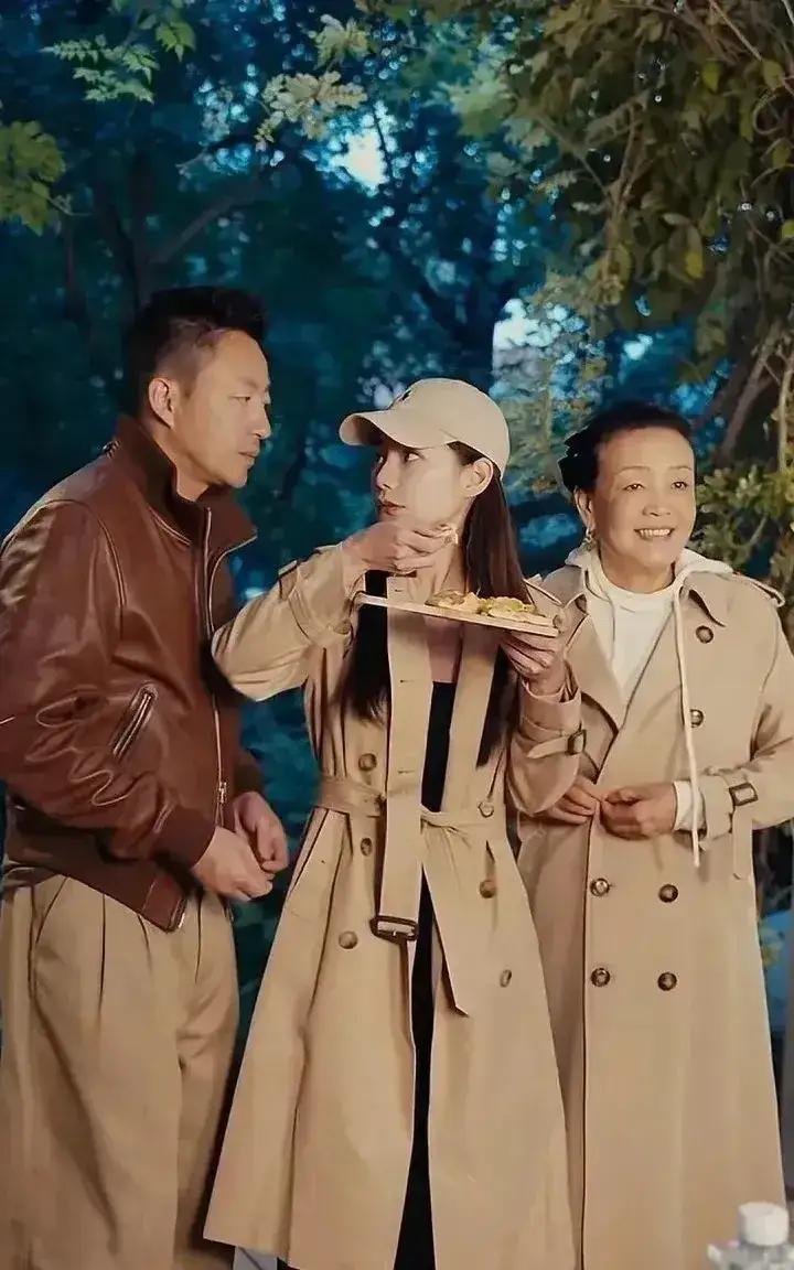 汪他们家再怎么说也是瘦死的骆驼比马大，母子俩不管吃相怎么样，总归一直在努力赚钱。