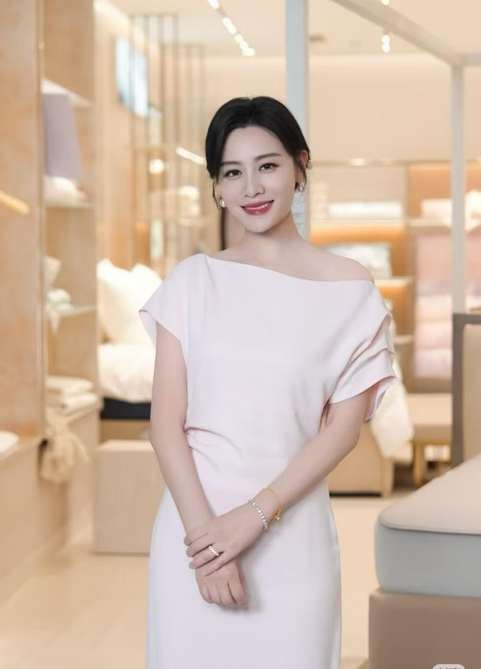 难怪当年田亮父母看不起叶一茜，不是因为她花钱大手大脚，而是她实在太“蠢”了