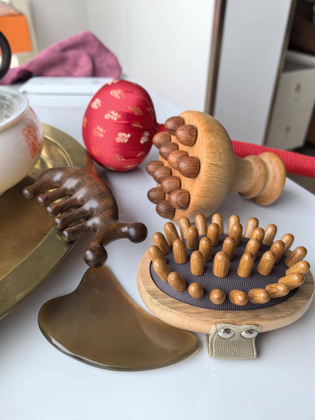 有个养生达人的朋友真是幸福朋友退休后自学中医养生，刻苦研读《黄帝