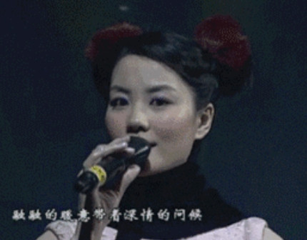 <em>1998</em>年的春晚，王菲和那英的<em>一</em>首《<em>相约九八</em>》惊艳了全国人民，而王菲头上那两个
