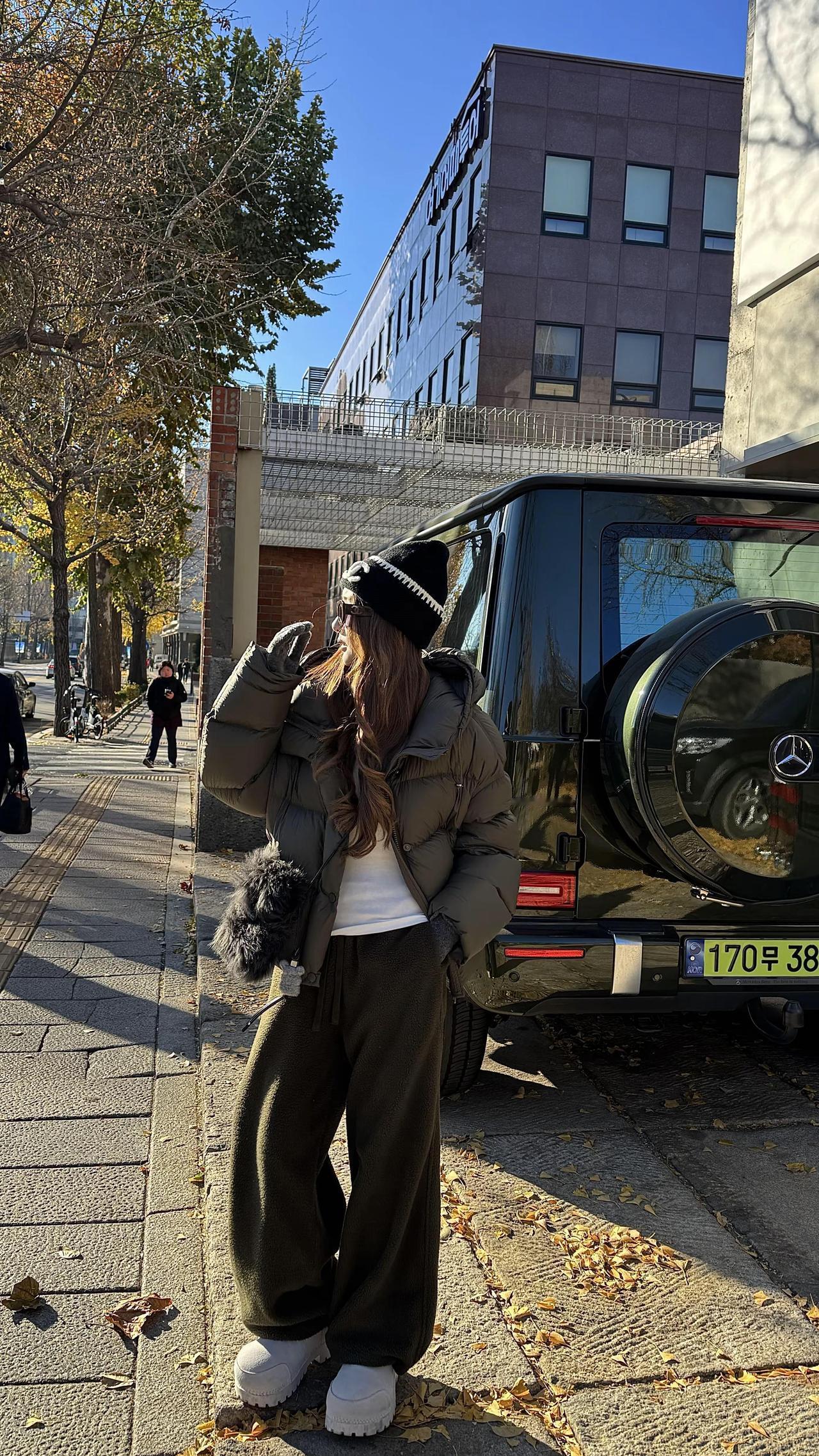 姐的穿搭没有瓶颈期。鹅绒服街头穿搭松弛感