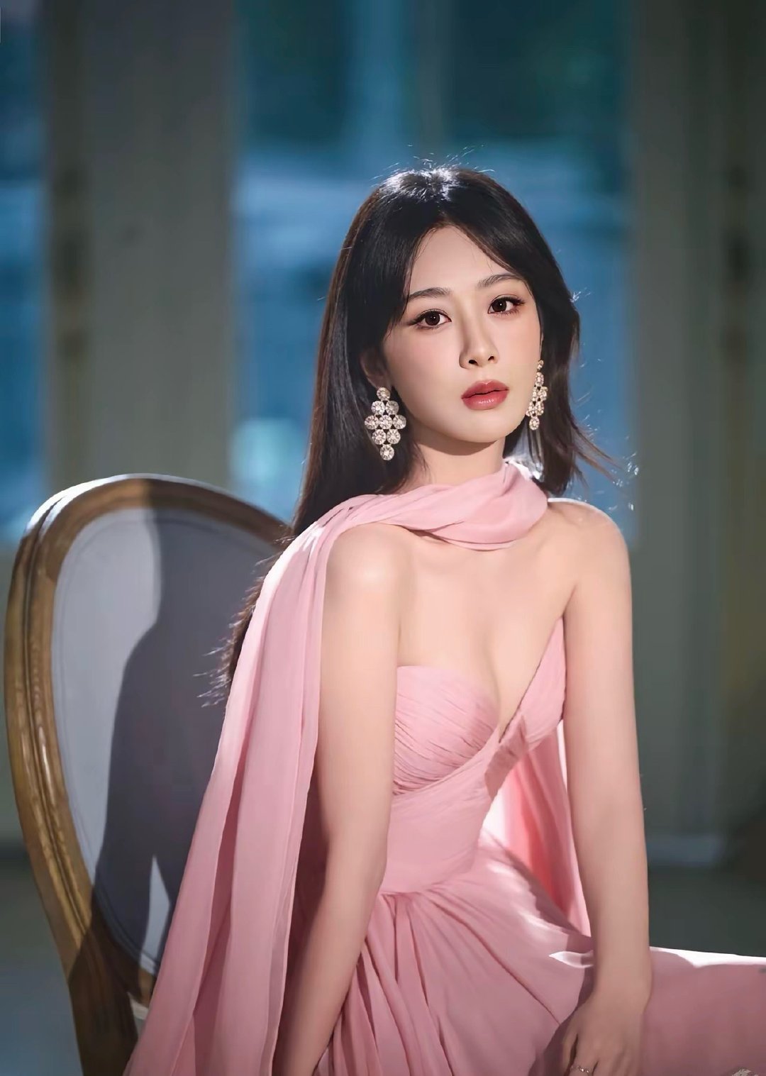 杨紫再次验证了一件事，多读书是有用的！当别人以为杨紫只是个颜值高会演戏的演员时，