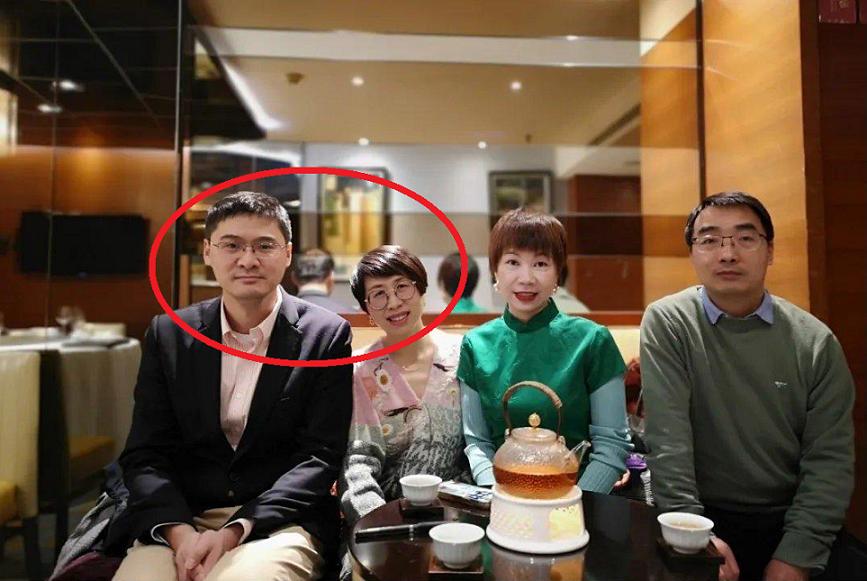 特别想看罗翔和赵宏评论美国爱泼斯坦事件！罗翔比较有名，以前有段时间常看他的短