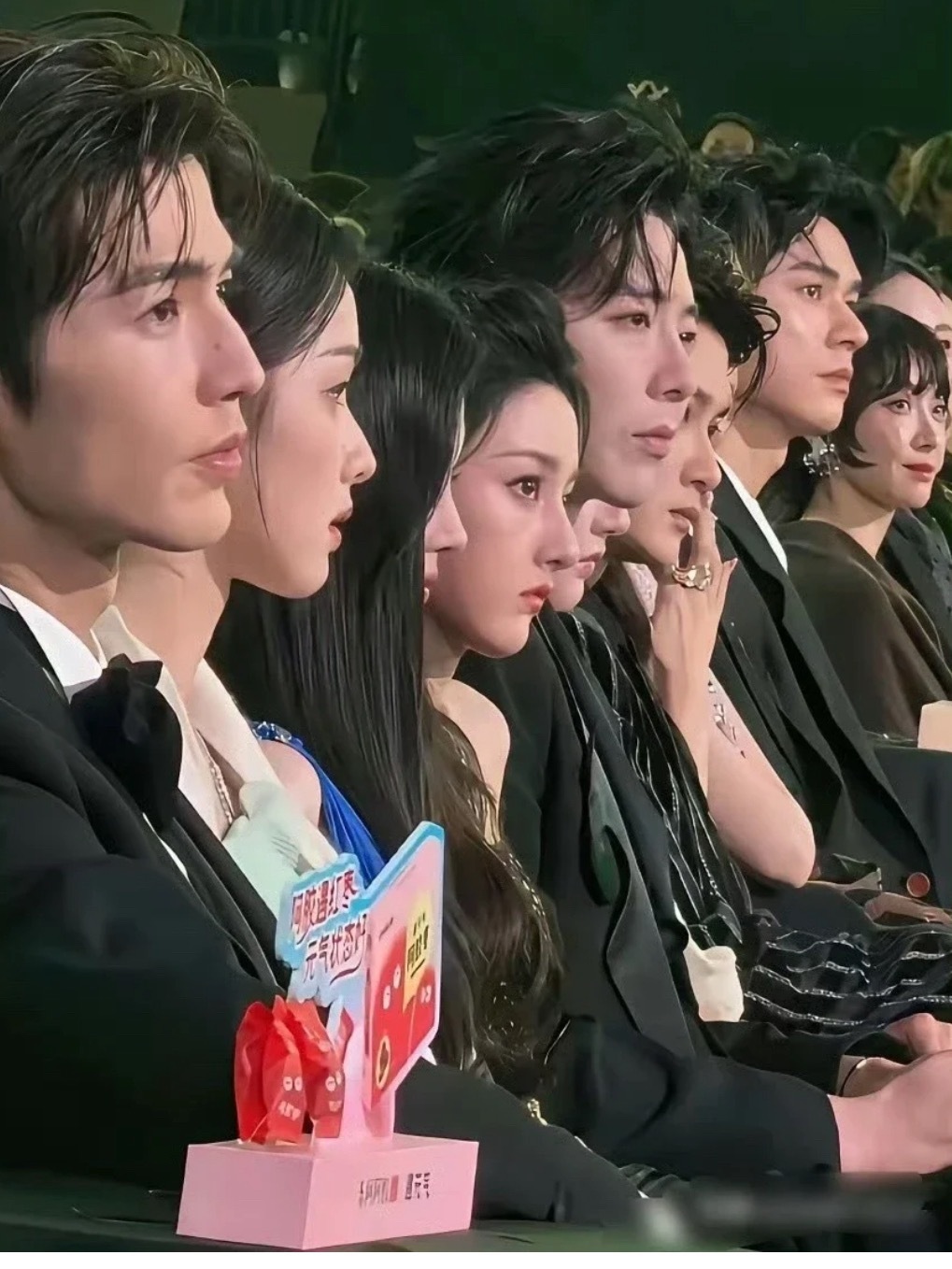 这一排鼻子没一个塌的不得不说明星不是谁都能当的