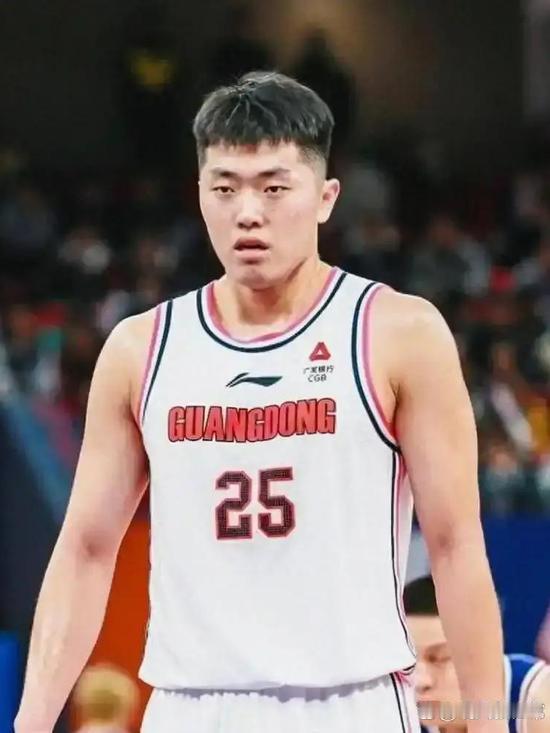 宏远老将张皓嘉遭新帅冷遇广东宏远的锋线球员‌张皓嘉‌，在2026年休赛期球队