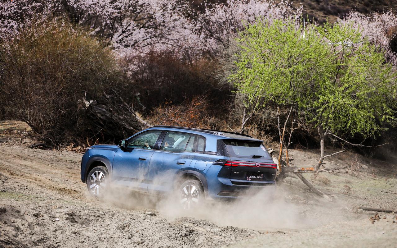 增程式电动车比纯电车要好得多！真心觉得增程车比纯电车好用太多，日常开着省心又