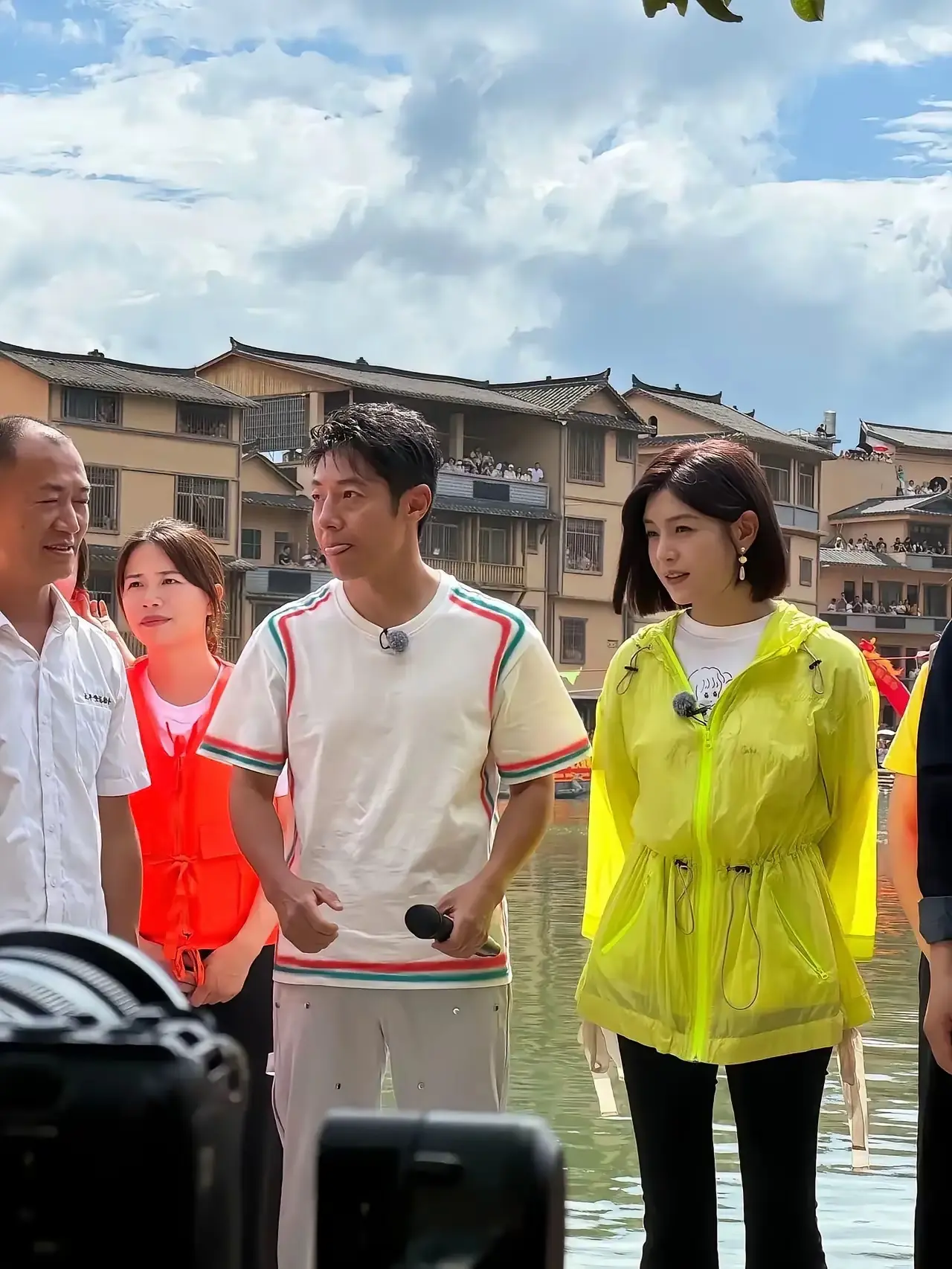 撒贝宁旁边这位女士是谁？非常有气质好漂亮