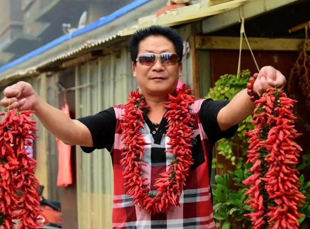 2014年，“中国辣王”李永志，因连续吃下32根能辣死大象的魔鬼辣椒，从此名利双