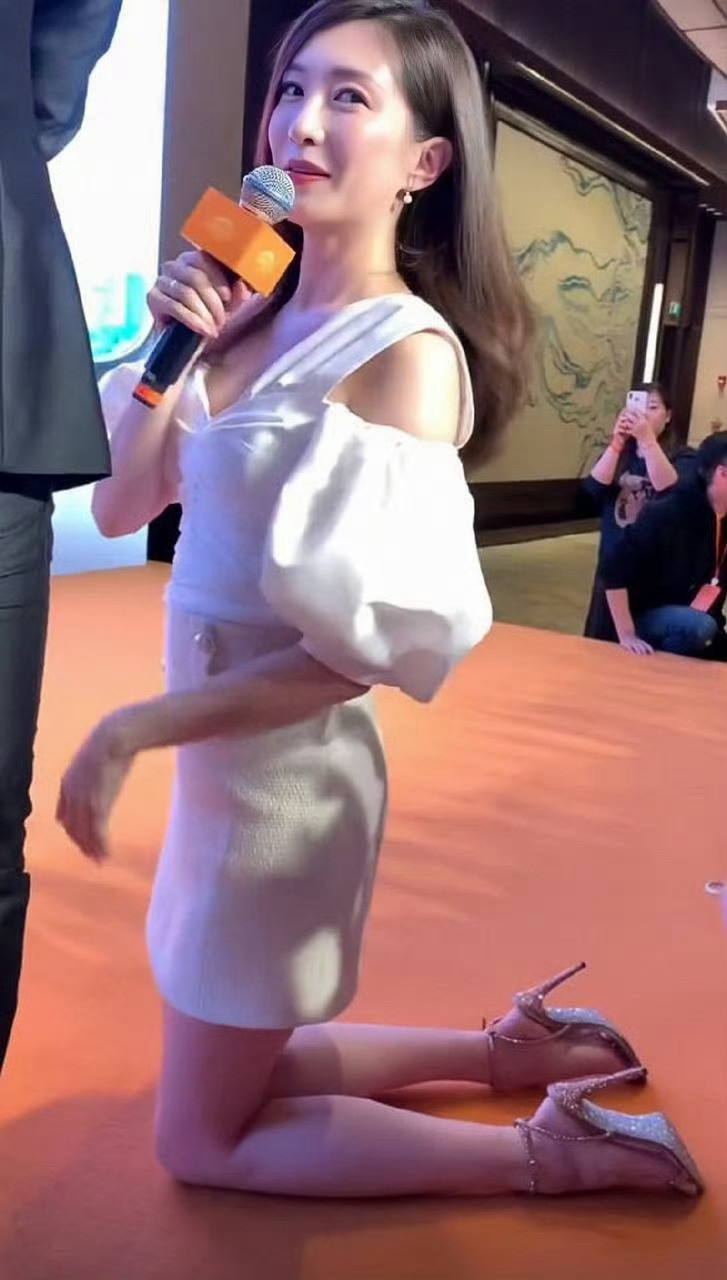 江疏影[比心][比心]我最爱的高贵的江麻麻，怎么可以给别人下跪。