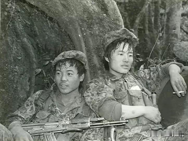 大家仔细看，这绝对是我军最早的贝雷帽了吧！1980年，由总参工程兵技术装备研究