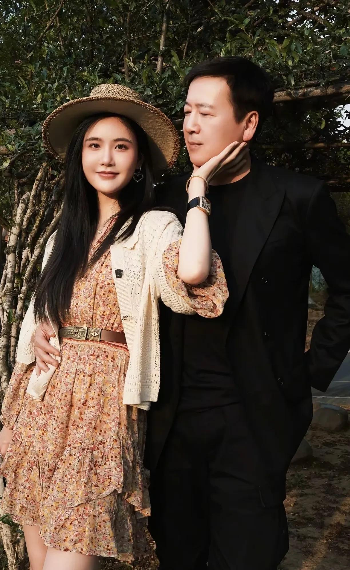 楚玲是真的很爱赖文峰，为他生孩子，给他努力的卖货，整天陪在他身边。其实，赖文峰到