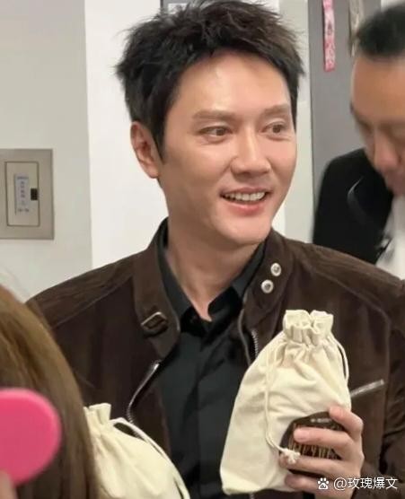 冯绍峰现在估计肠子都悔青了。不是后悔离婚，也不是后悔有孩子，而是这段关系彻底打乱