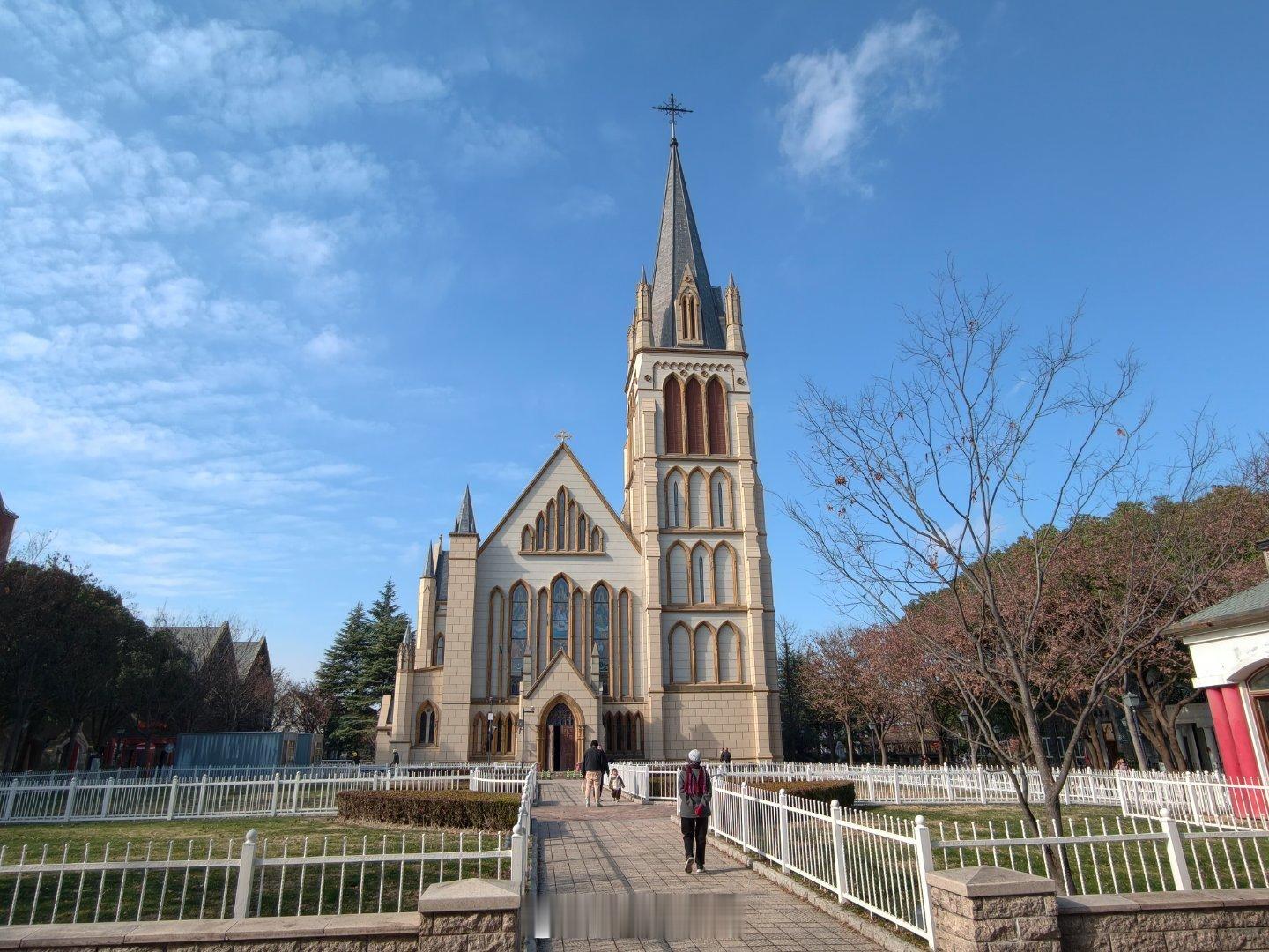 早上在住处附近走了走来尝尝苏州菜天很好慢节奏的生活挺舒适