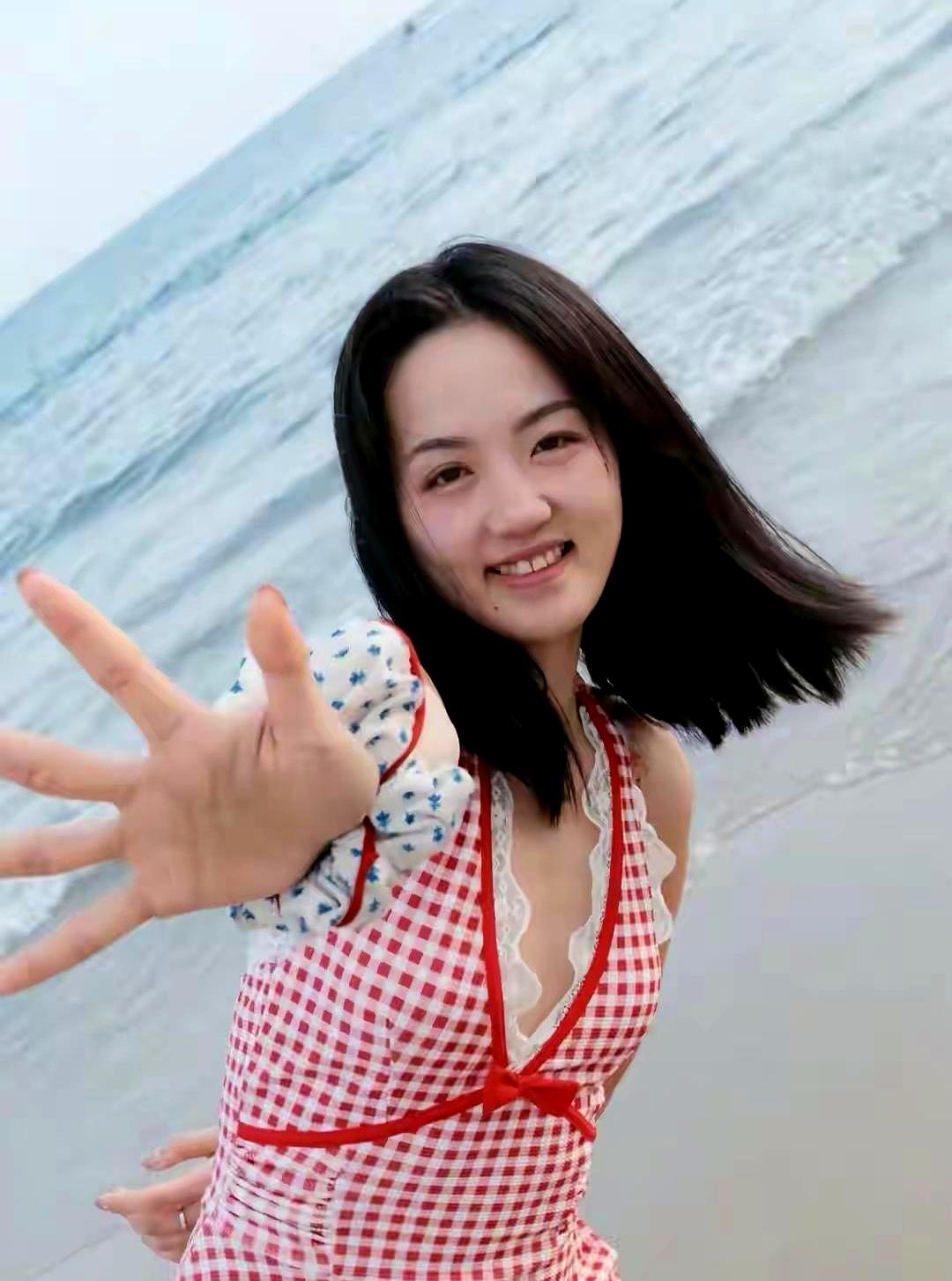 你说这护士袁苑，长得漂亮身材好，救人后却只说自己就是个“吹气的”，功劳全推给老公