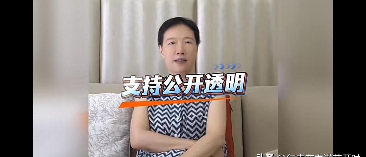 叶檀病着，还在拍视频。一条抗癌日记，八千万播放，两百万粉丝追着看。她不卖惨，