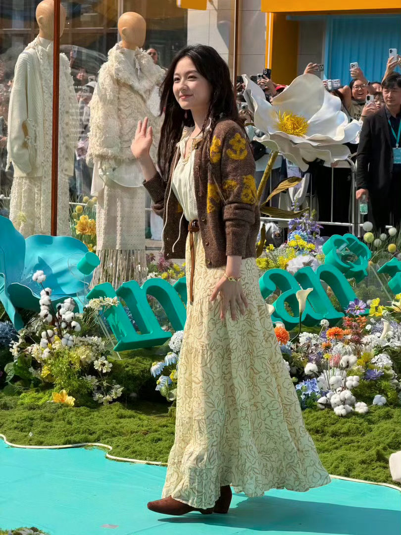 李兰迪好漂亮好美萌感受李兰迪全方位的美丽全方位感受李兰迪的美丽，漂亮温婉，软萌治