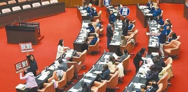 2日，“谴责解放军军演”提案在立院以56票反对，46票赞成，未能获得通过。针对这