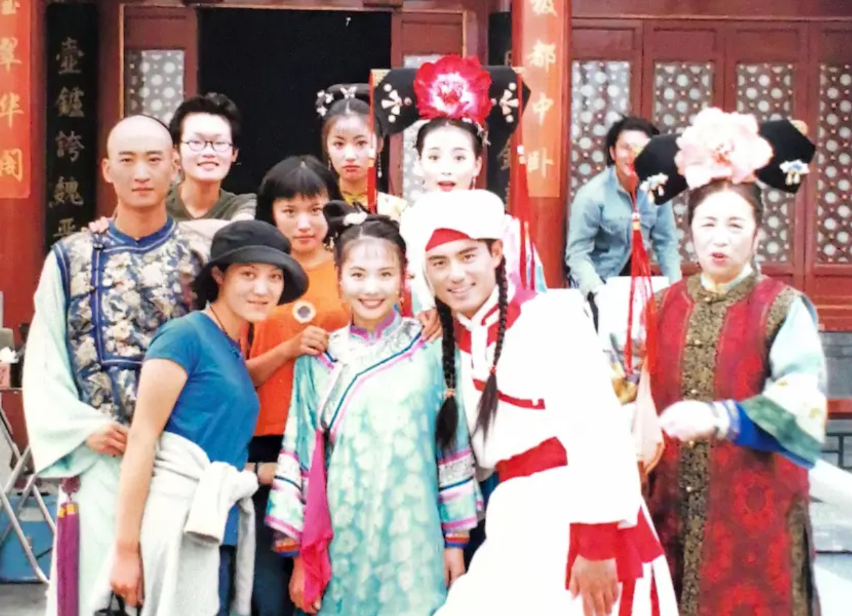 演员是非常赚钱的一个职业，《还珠格格》“柳红”的饰演者陈莹爆料：1997年拍摄《